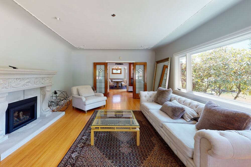 Photo of Livingroom in Oakridge