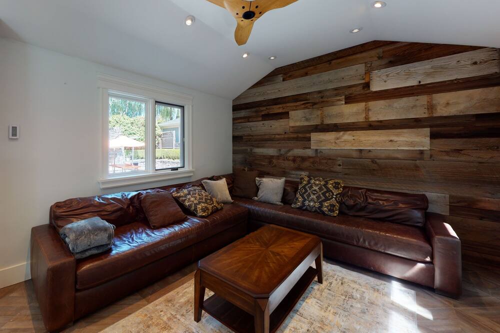 Photo of Livingroom in Oakridge