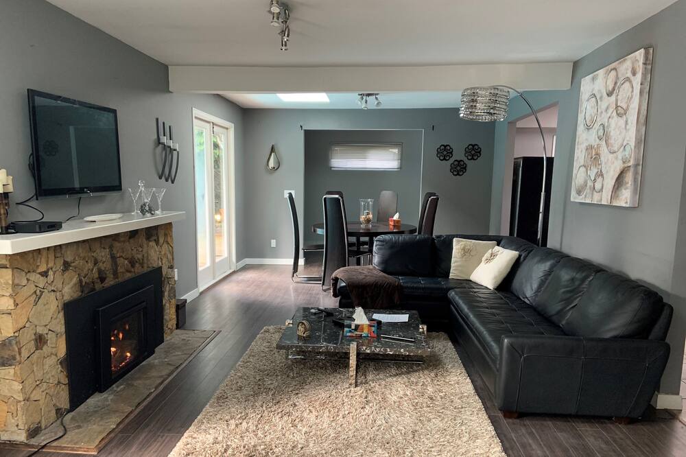Photo of Livingroom in District of North Vancouver