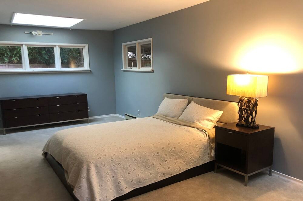 Photo of Bedroom in District of North Vancouver