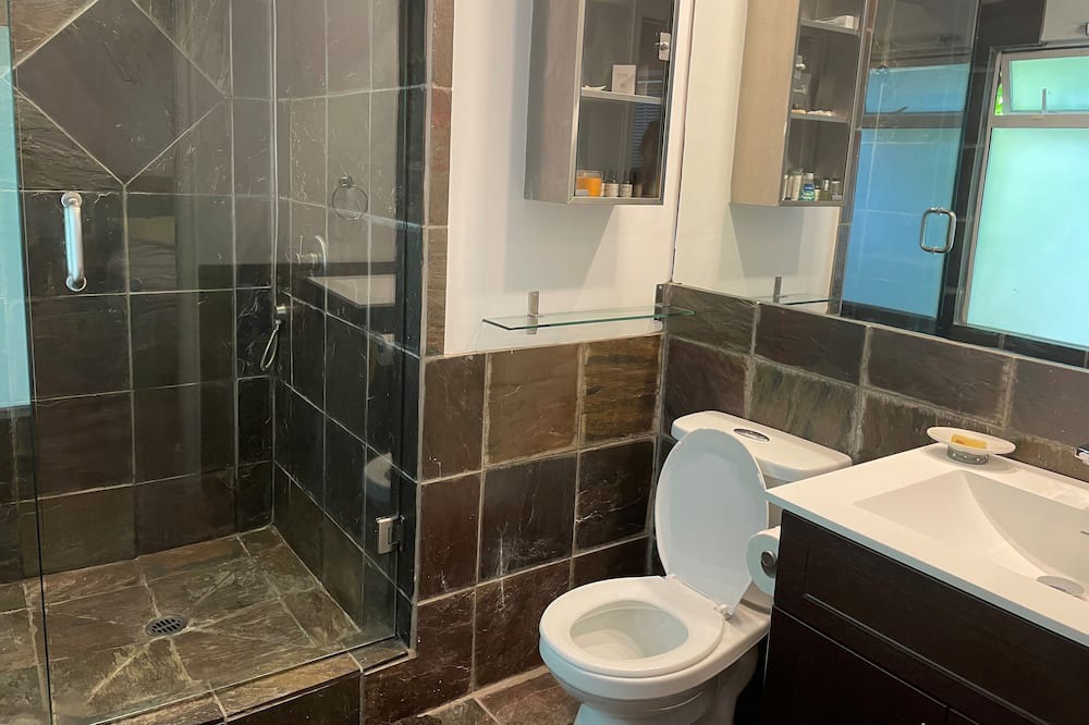 Photo of Bathroom in District of North Vancouver