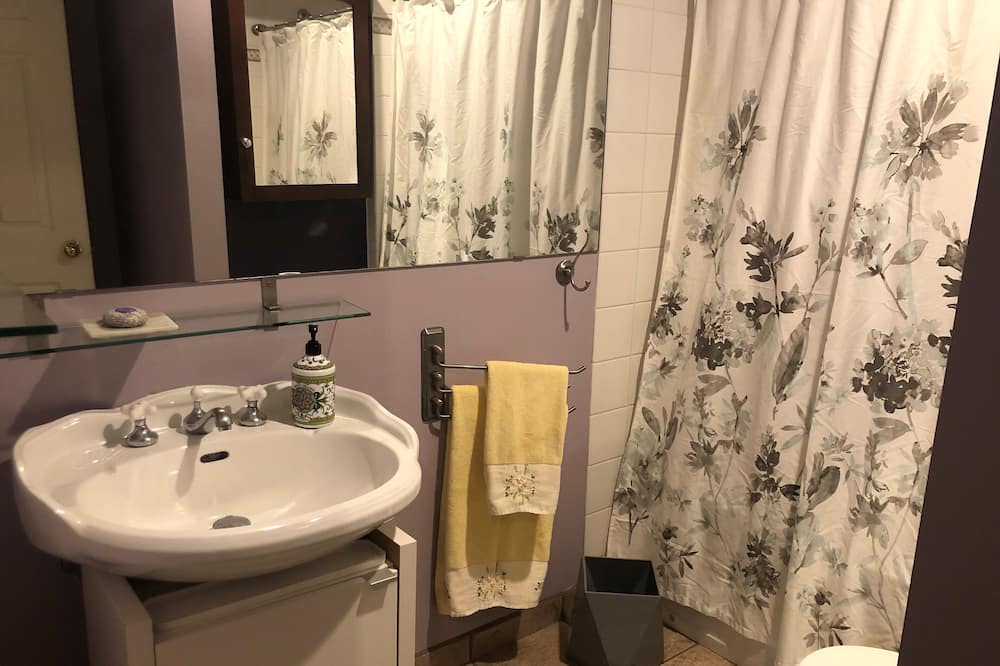 Photo of Bathroom in District of North Vancouver