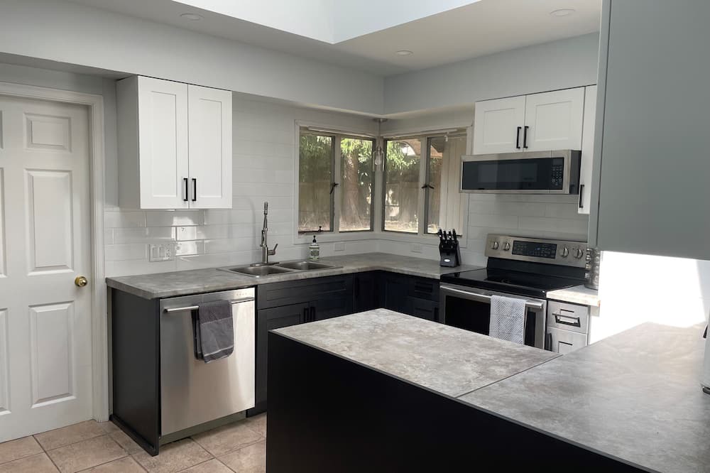 Photo of Kitchen in District of North Vancouver