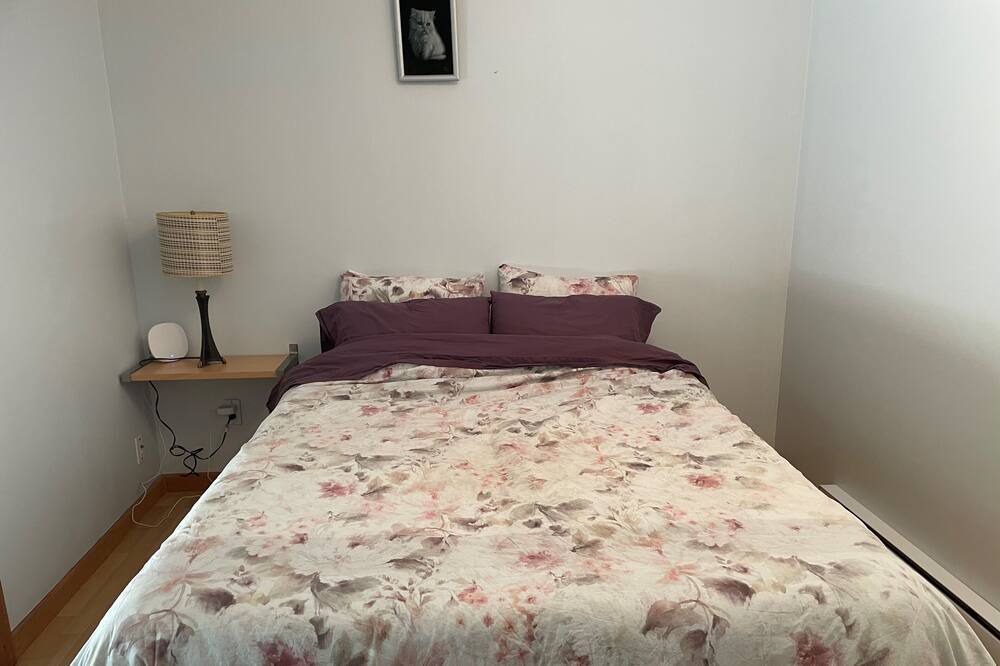 Photo of Bedroom in District of North Vancouver