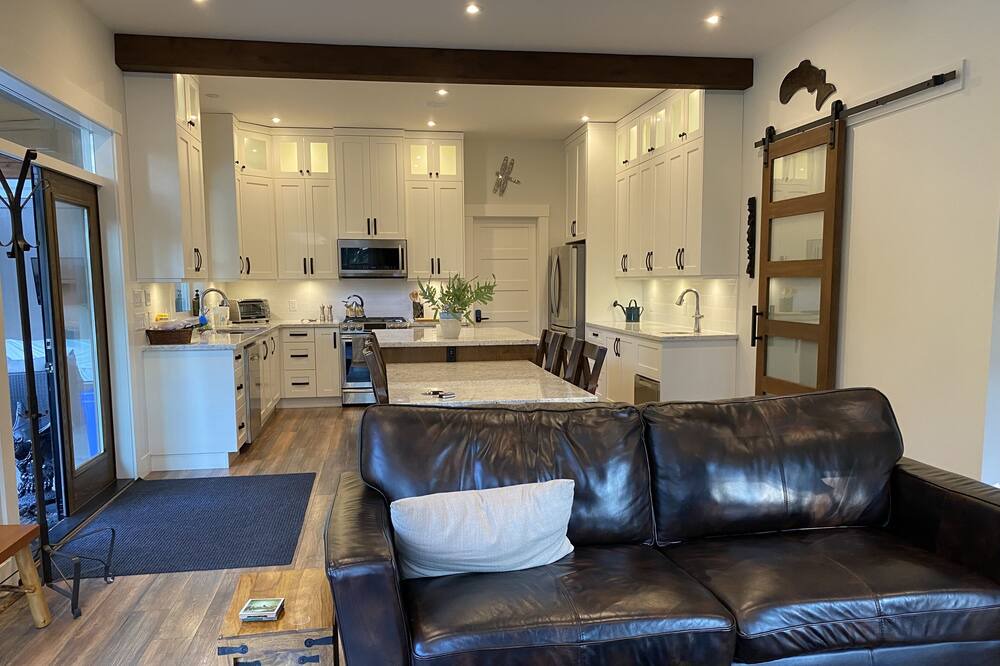 Photo of Livingroom in Langley