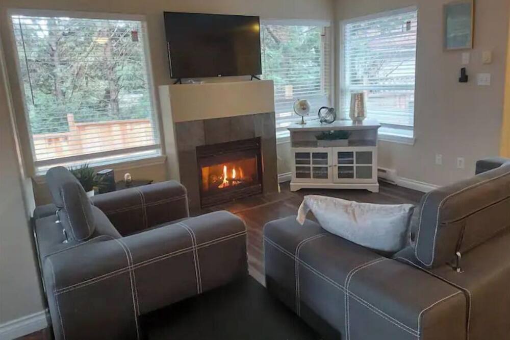Photo of Livingroom in North Cowichan