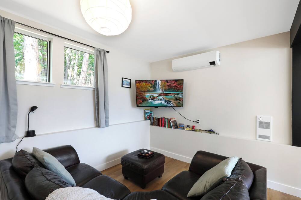 Photo of Livingroom in Courtenay