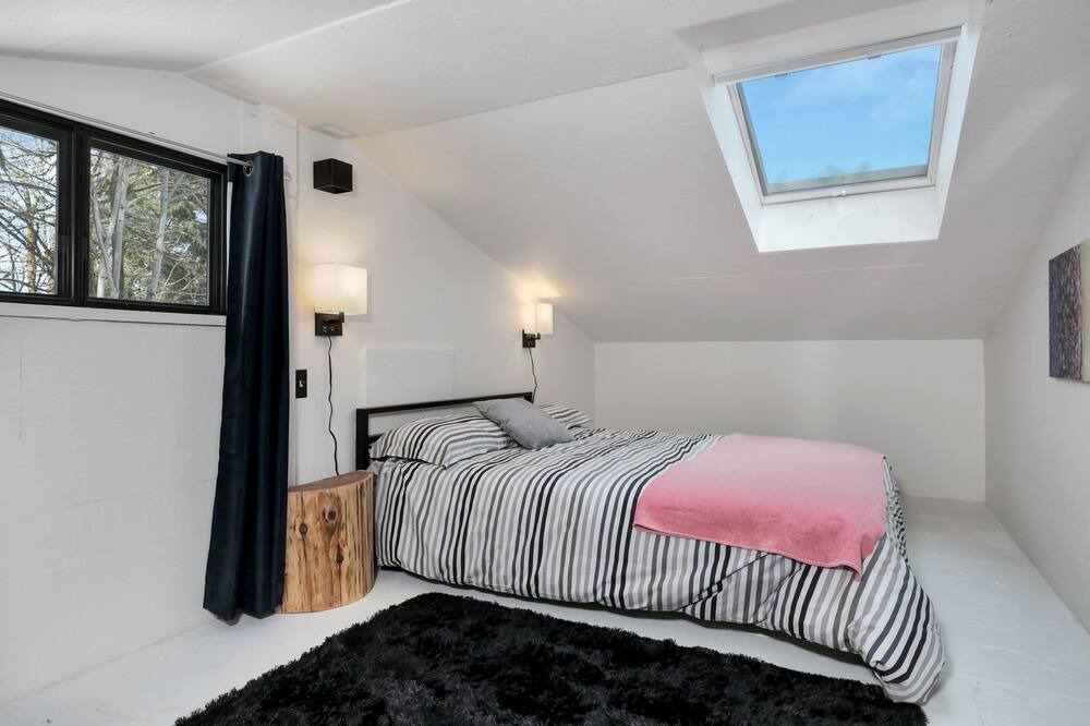 Photo of Bedroom in Courtenay