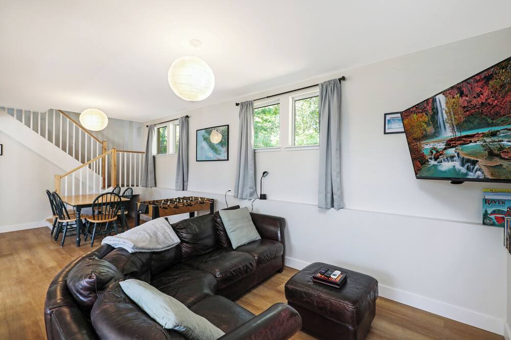 Photo of Livingroom in Courtenay