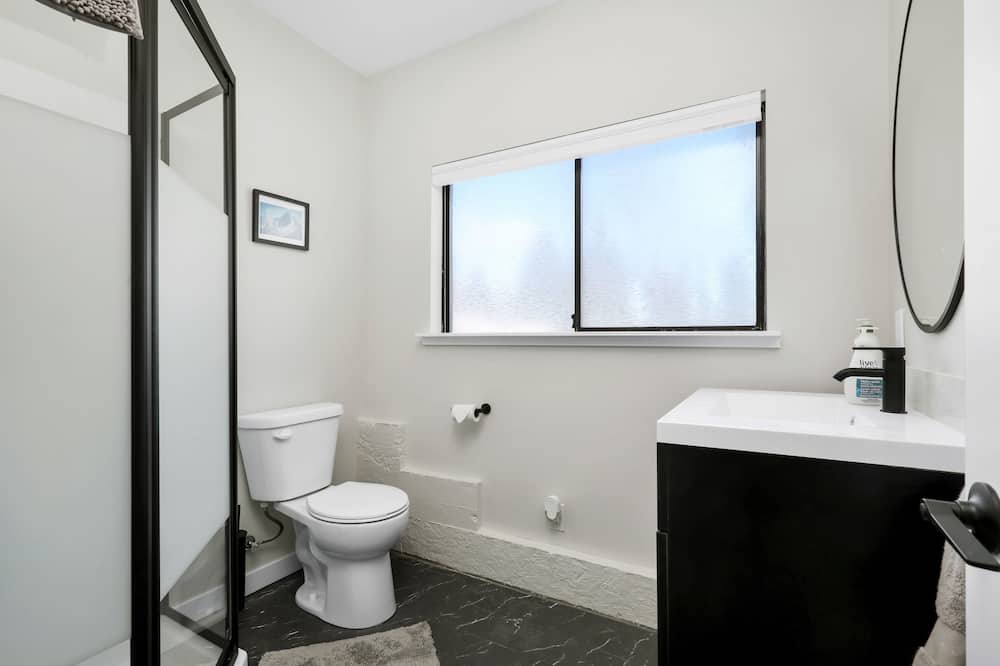Photo of Bathroom in Courtenay