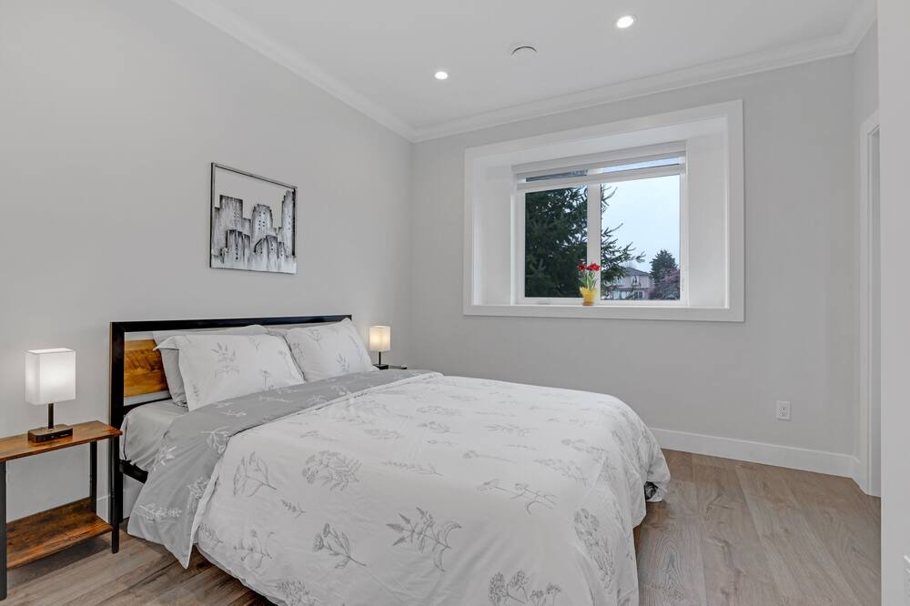 Photo of Bedroom in Renfrew-Collingwood