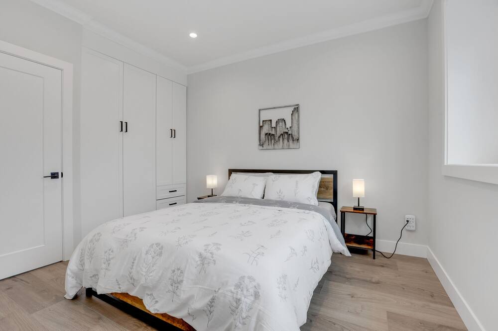 Photo of Bedroom in Renfrew-Collingwood
