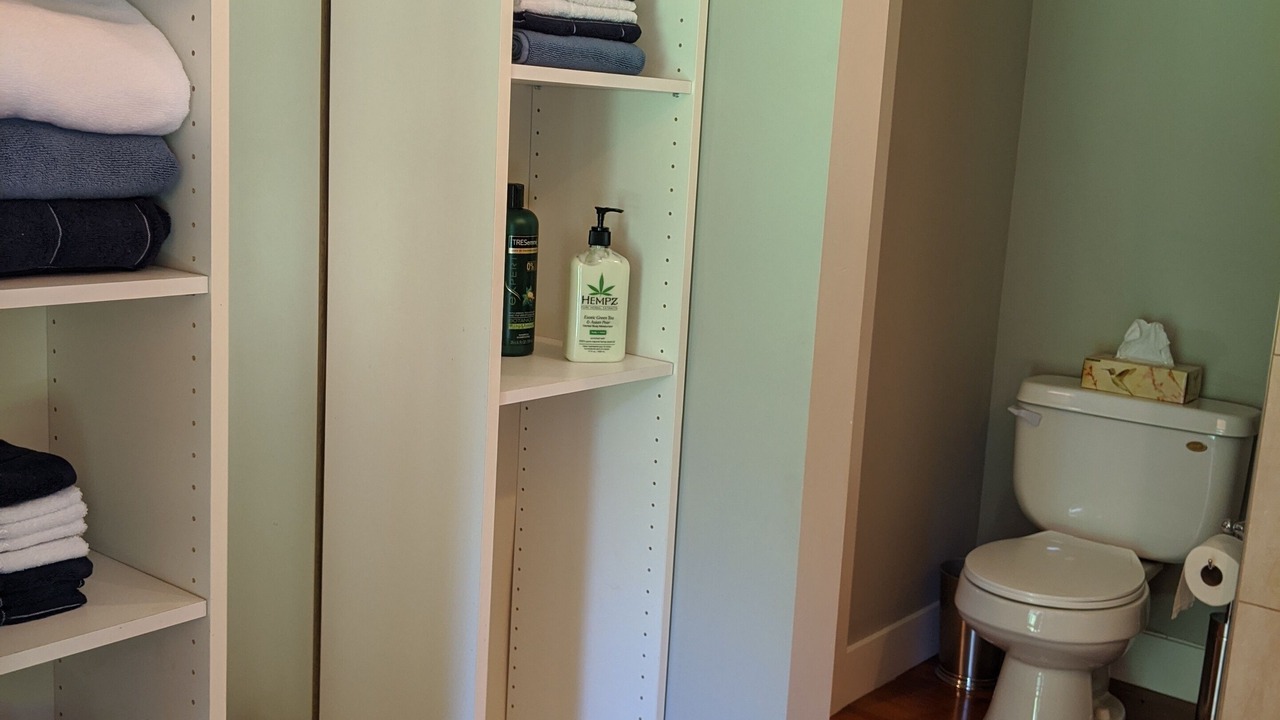 Photo of Bathroom in Lake Cowichan