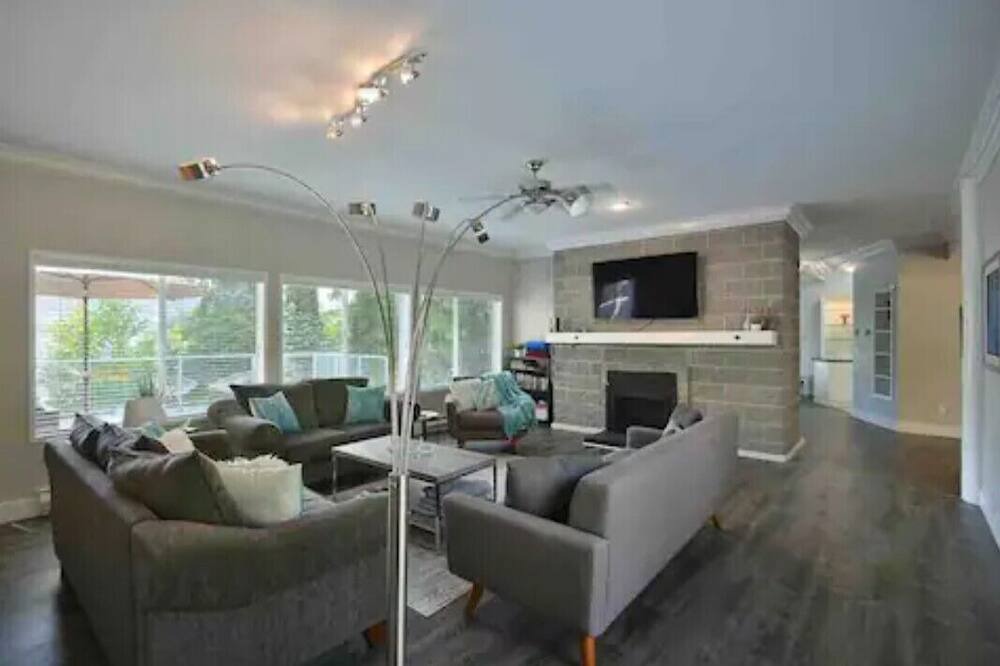 Photo of Livingroom in Sechelt