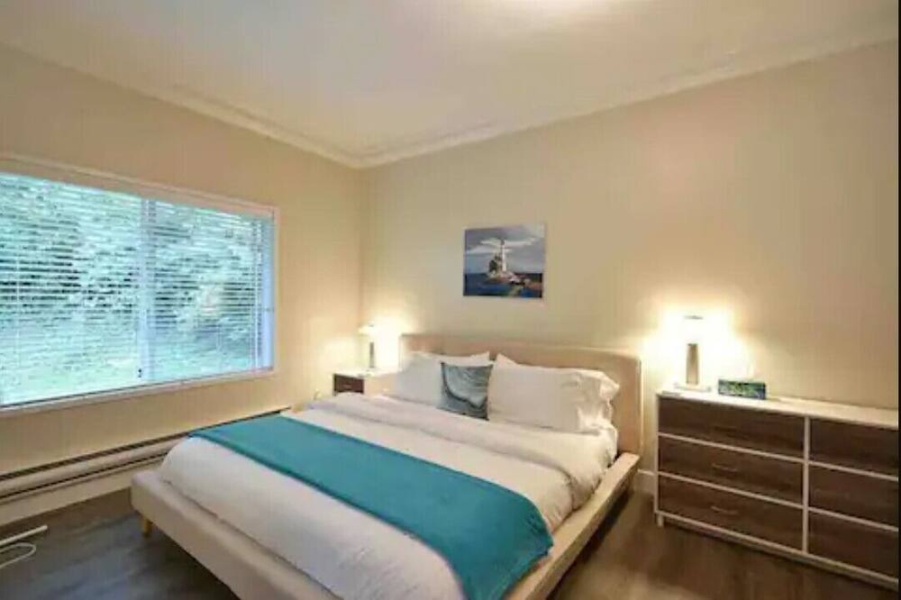 Photo of Bedroom in Sechelt