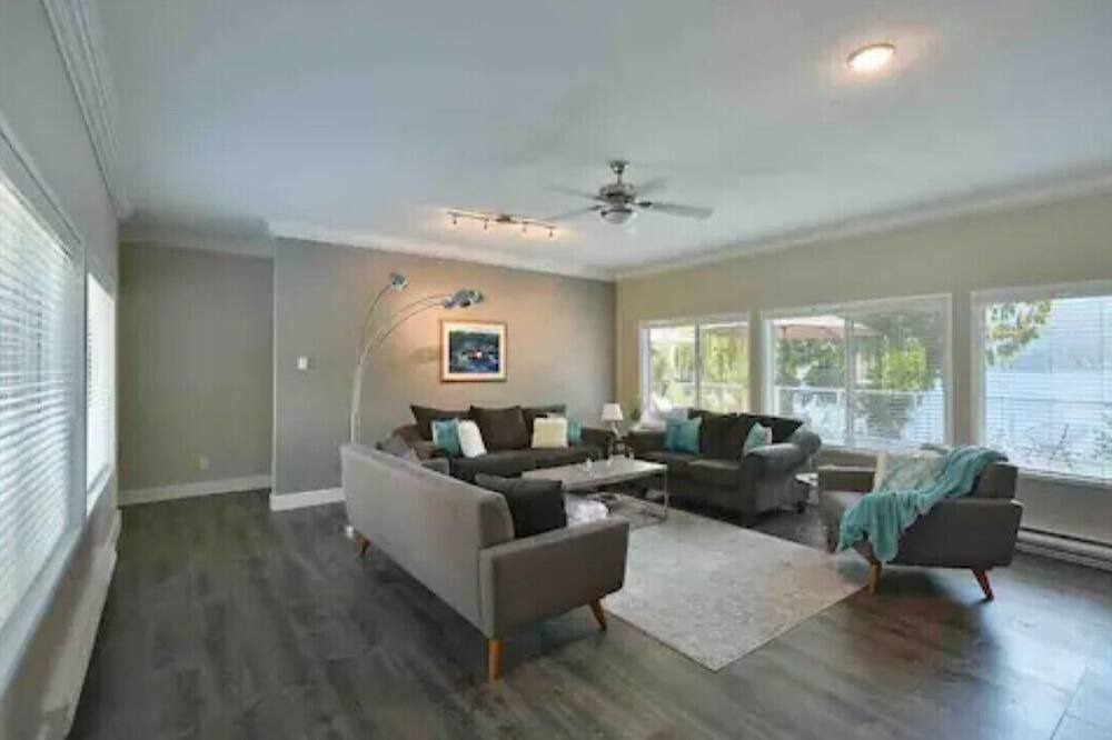 Photo of Livingroom in Sechelt