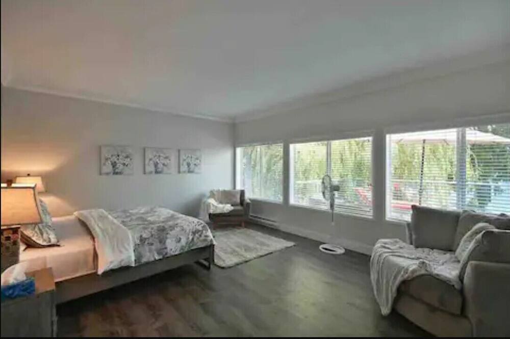 Photo of Bedroom in Sechelt