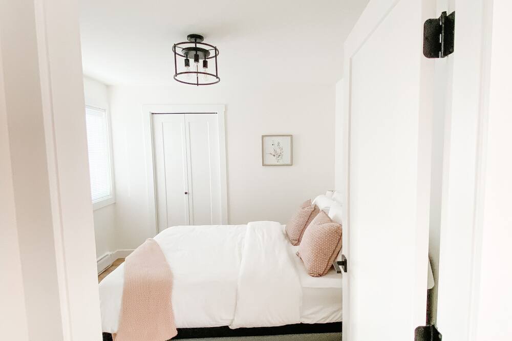 Photo of Bedroom in Saanich West