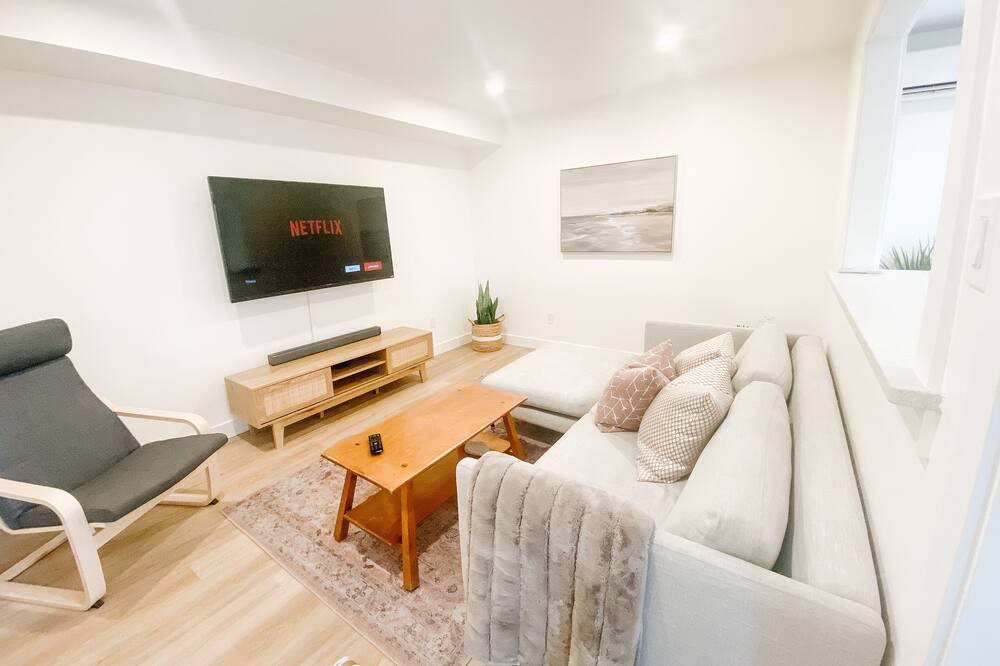 Photo of Livingroom in Saanich West