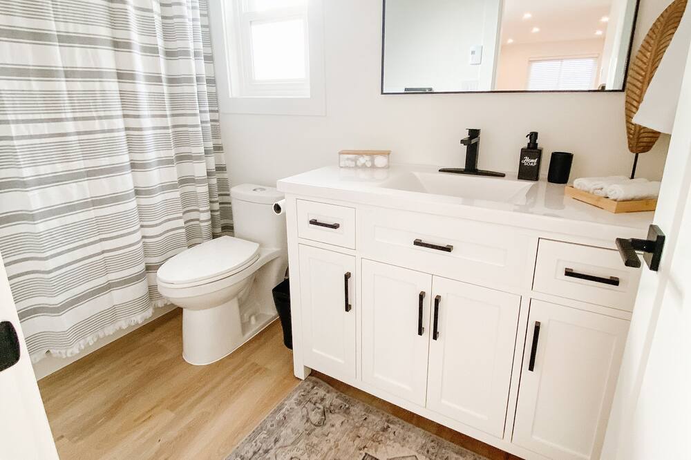 Photo of Bathroom in Saanich West