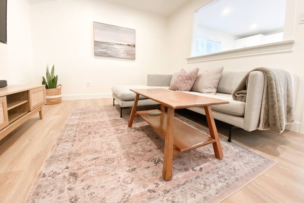 Photo of Livingroom in Saanich West