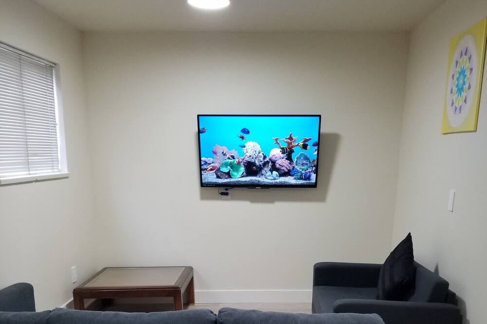 Photo of Livingroom in Guildford