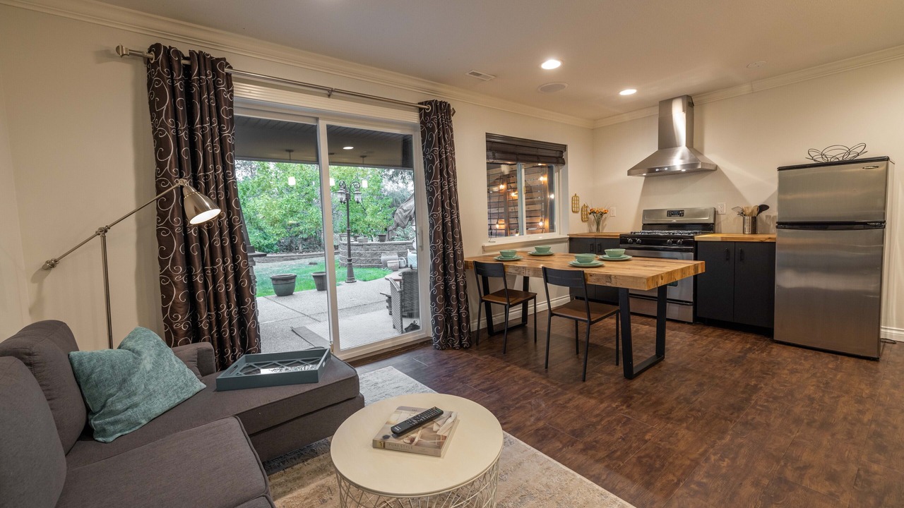 Photo of Livingroom in Walnut Grove