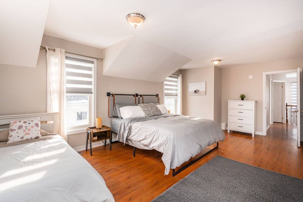 Photo of Bedroom in Alcona