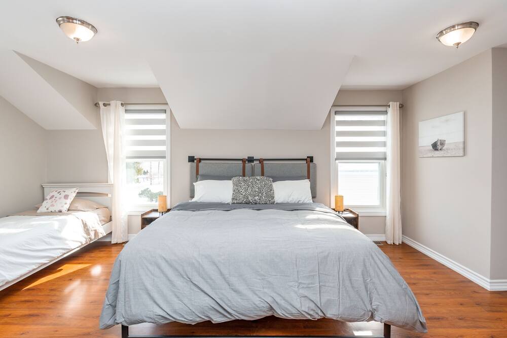 Photo of Bedroom in Alcona