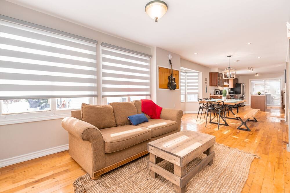 Photo of Livingroom in Alcona