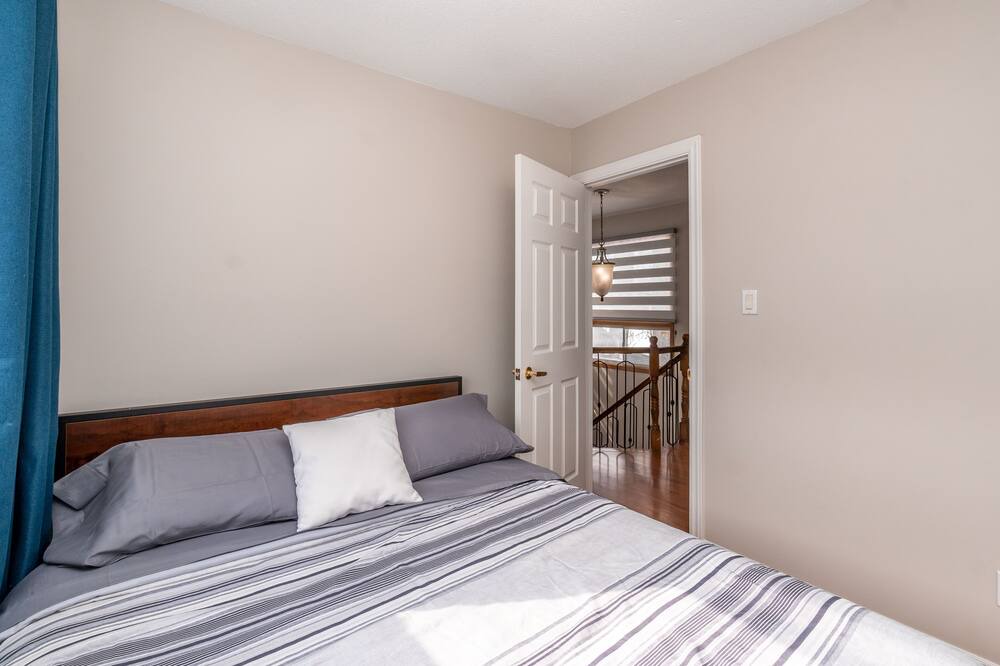 Photo of Bedroom in Alcona