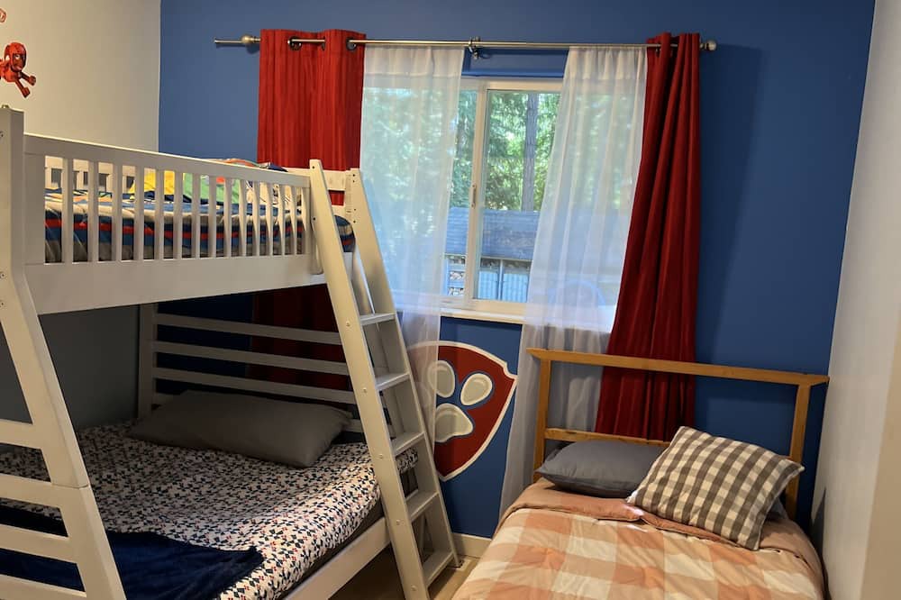 Photo of Bedroom in Fanny Bay