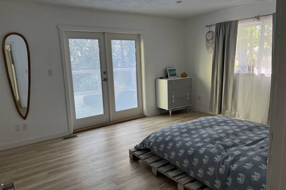 Photo of Bedroom in Fanny Bay