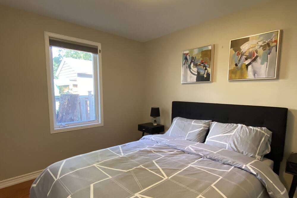 Photo of Bedroom in Alcona