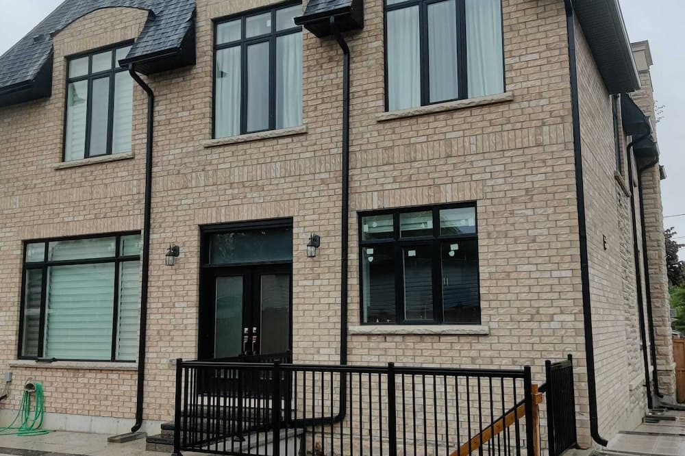 Photo of Outdoor in Pickering