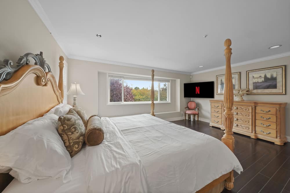 Photo of Bedroom in Arbutus Ridge