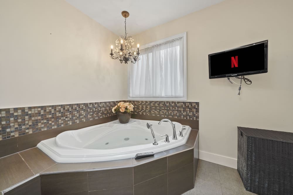 Photo of Bathroom in Arbutus Ridge