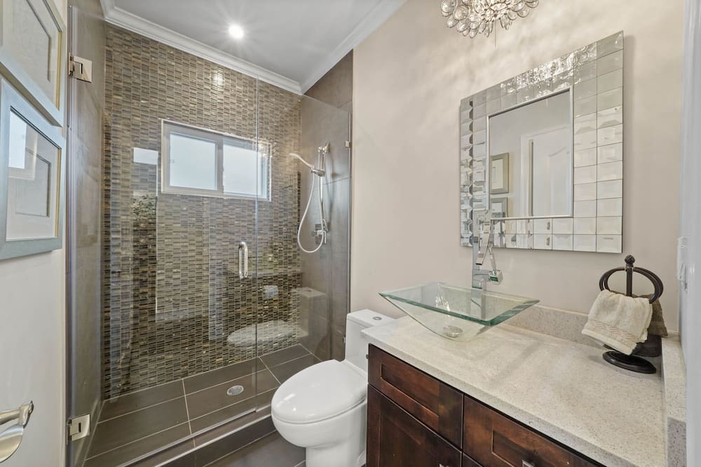 Photo of Bathroom in Arbutus Ridge