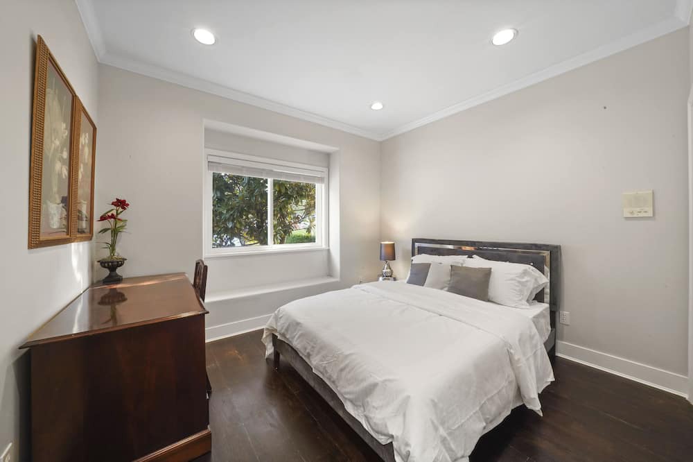 Photo of Bedroom in Arbutus Ridge