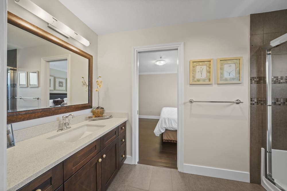 Photo of Bathroom in Arbutus Ridge