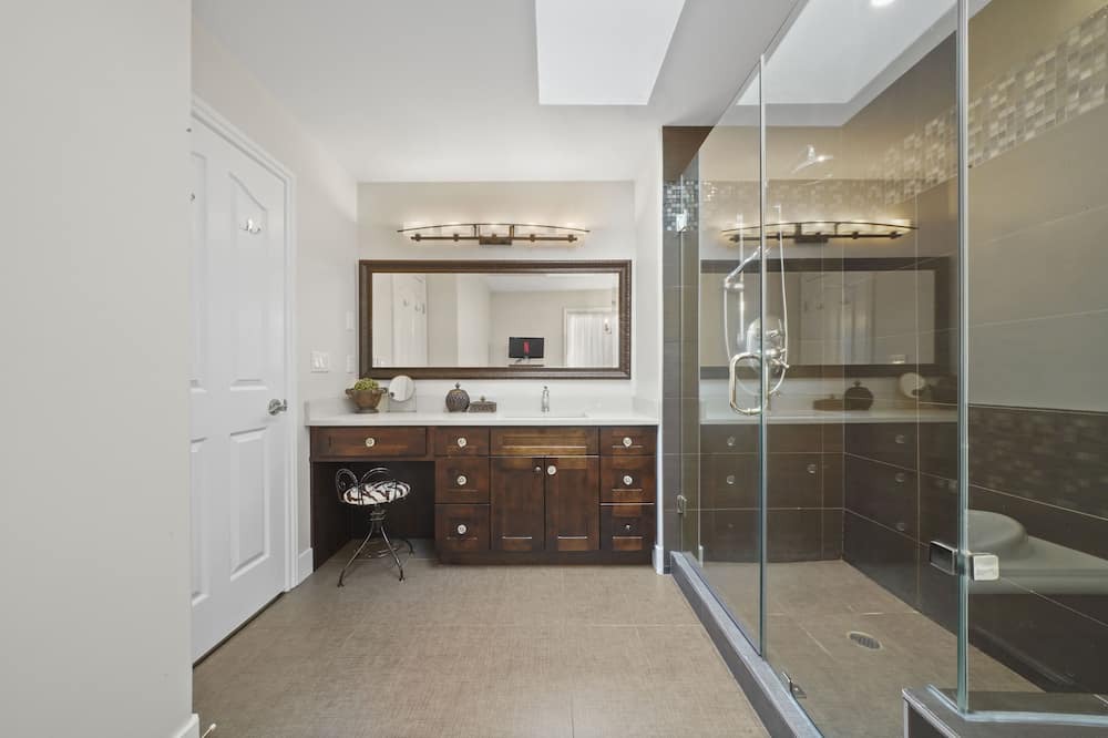 Photo of Bathroom in Arbutus Ridge