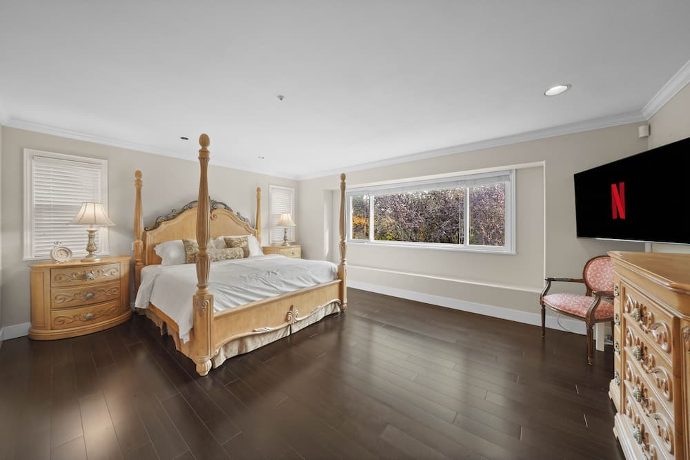 Photo of Bedroom in Arbutus Ridge