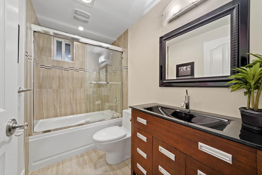 Photo of Bathroom in Arbutus Ridge
