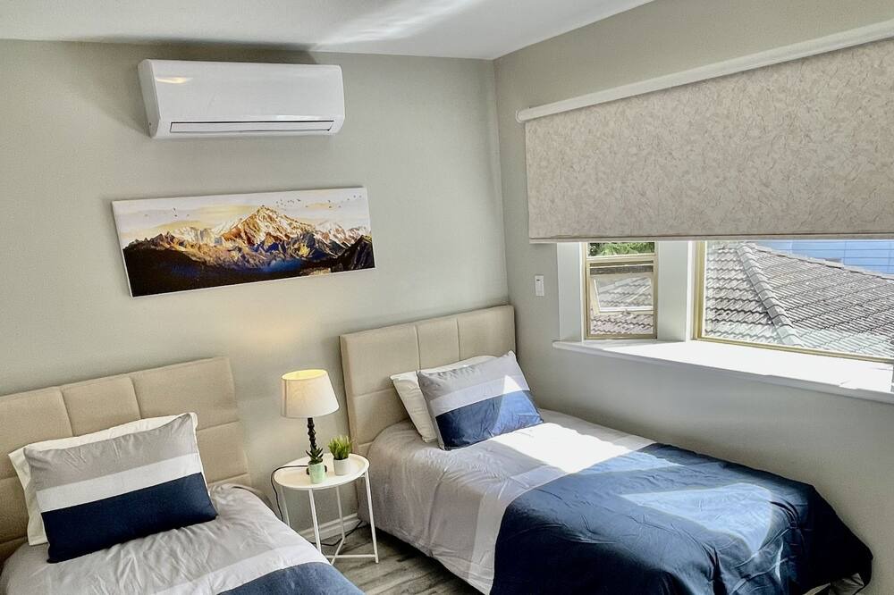 Photo of Bedroom in Renfrew-Collingwood