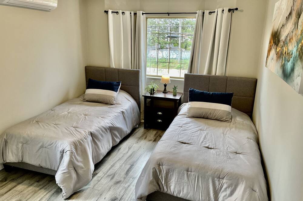 Photo of Bedroom in Renfrew-Collingwood