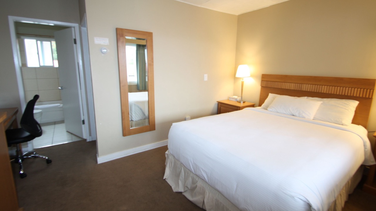 Photo of Bedroom in Harrison Hot Springs