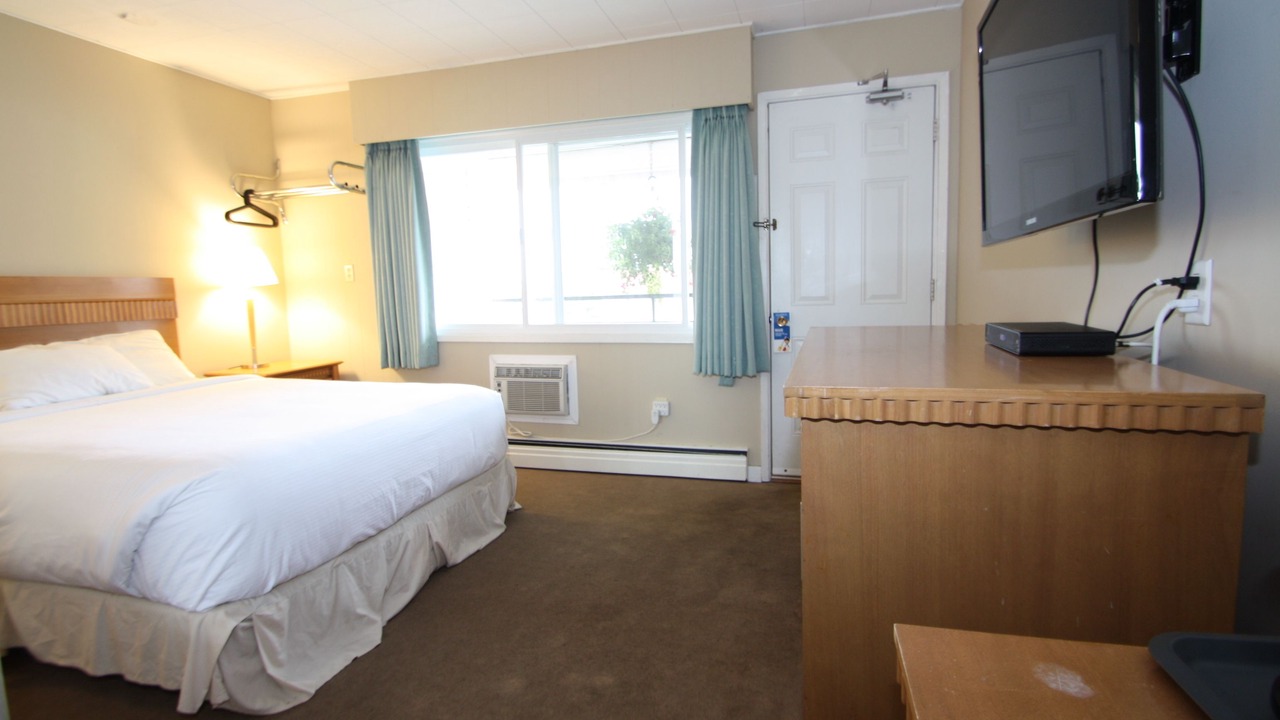 Photo of Bedroom in Harrison Hot Springs