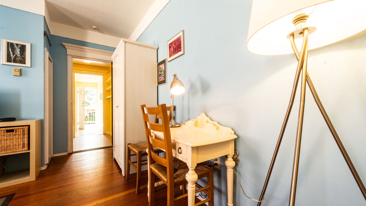 Photo of Bedroom in James Bay
