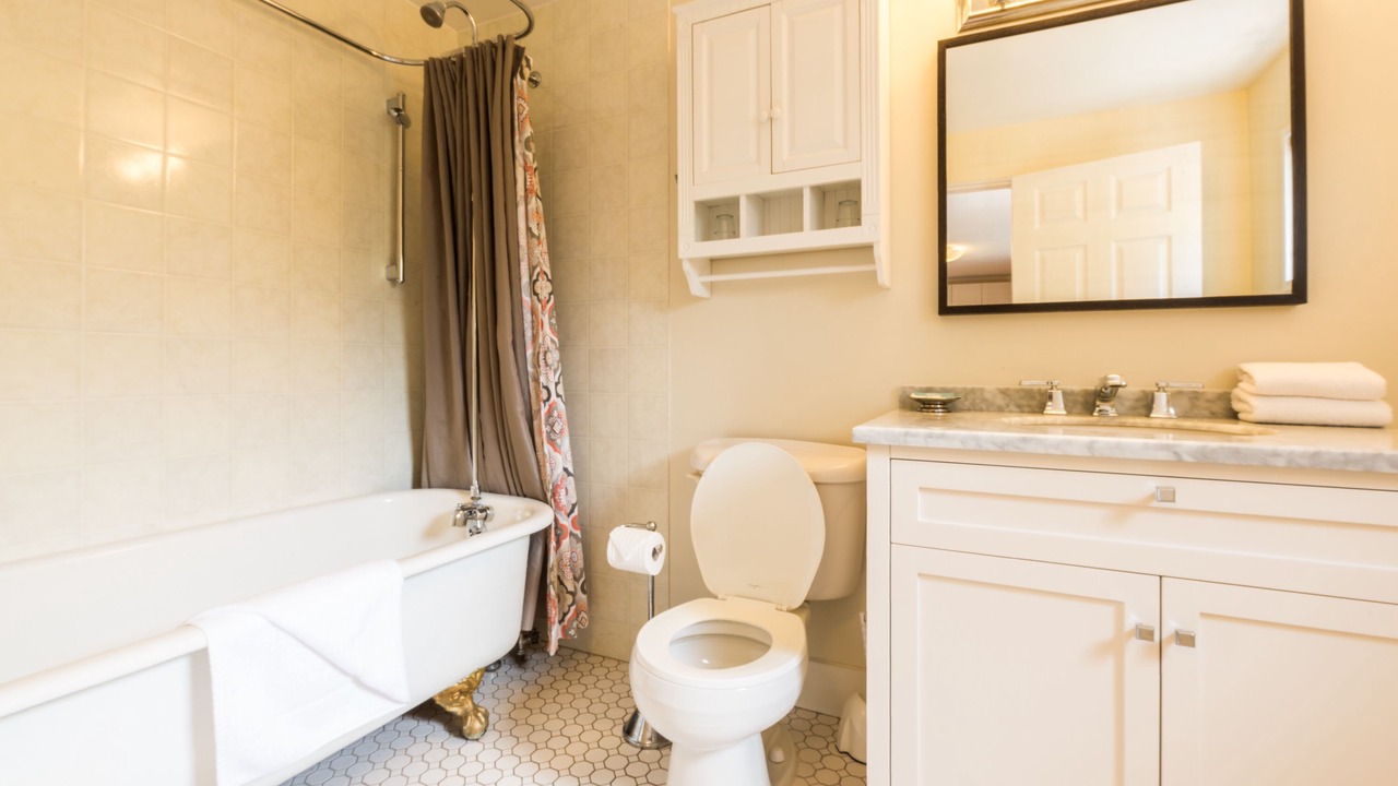 Photo of Bathroom in James Bay