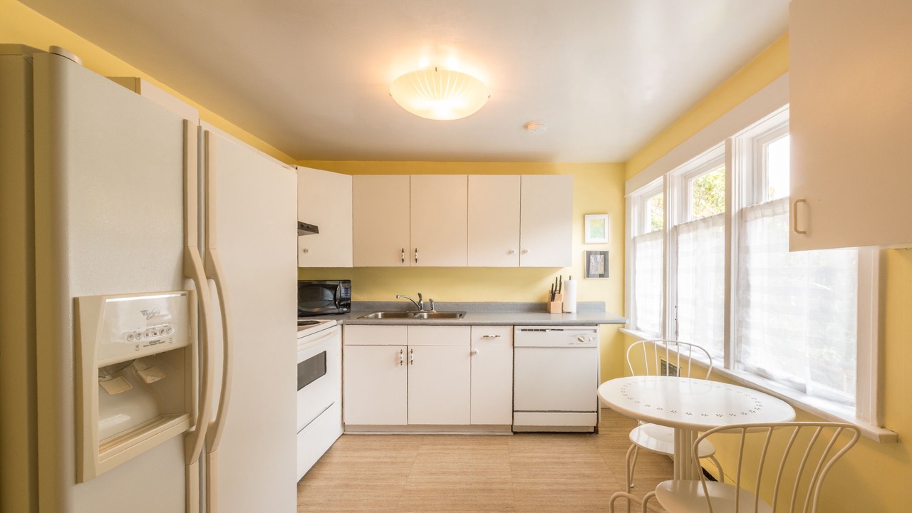 Photo of Kitchen in James Bay
